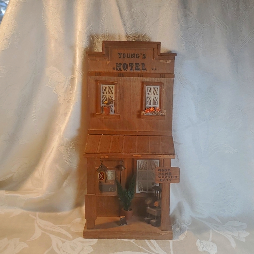 Old West Diorama YOUNG'S HOTEL antique/vintage
